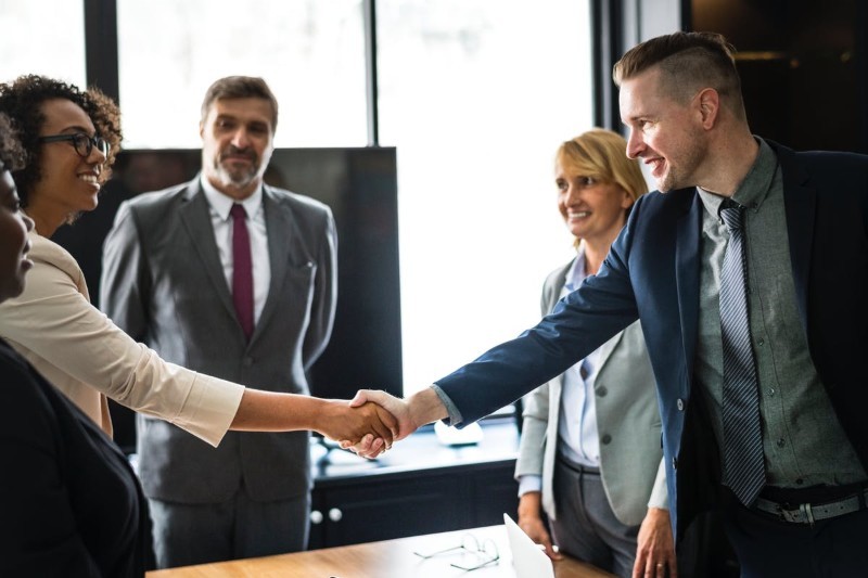 How to Introduce Yourself Professionally: Examples